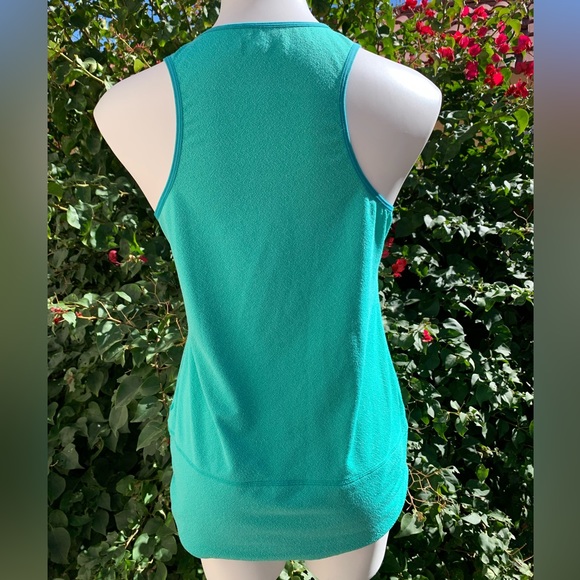 Like new workout top - Picture 2 of 4